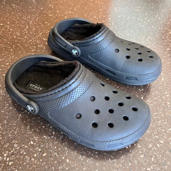 Crocs Faux Fur Lined Clogs Black size M5 W7 Shoes Dual Comfort Slip On 203591 - Picture 9 of 12